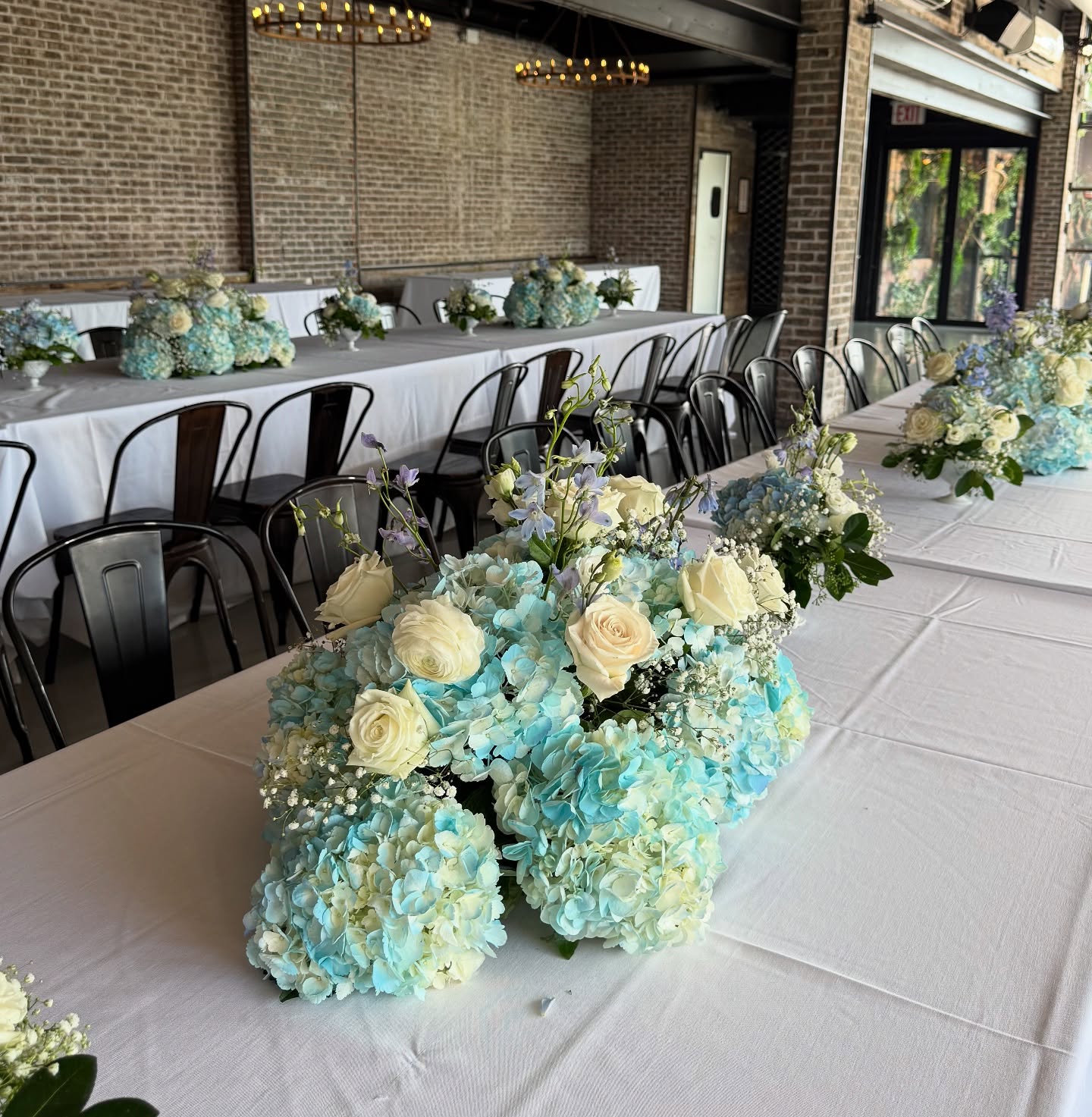 Large blue & white centerpieces by Party Land