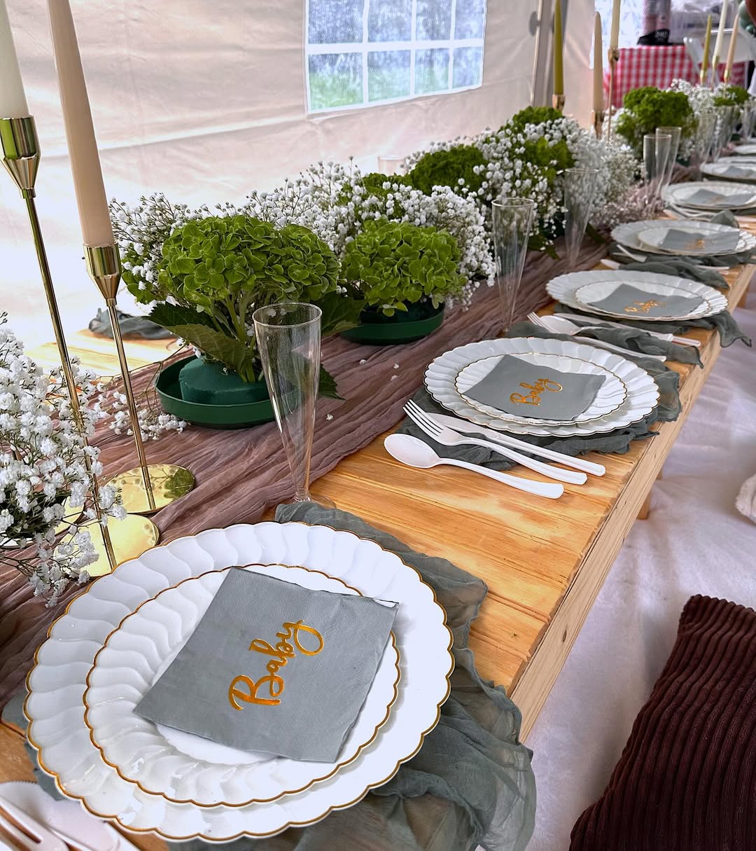 Green picnic under a tent · table details