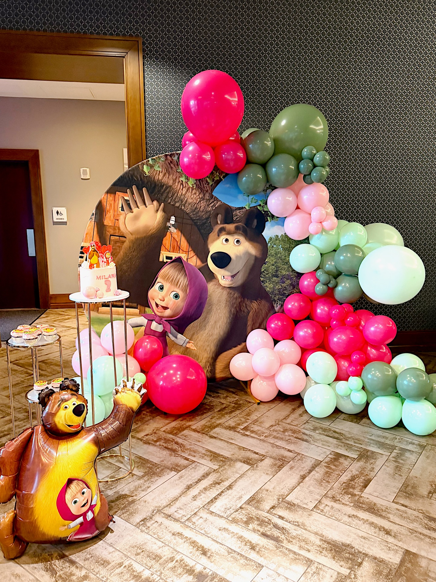 Masha & the Bear · round backdrop