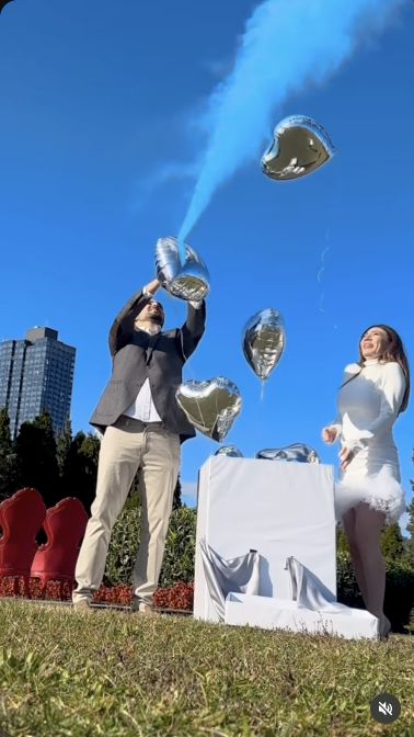 Party Land gender reveal: Balloon box reveal
